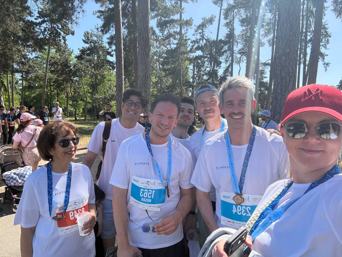 The firm’s runners before the start of the Juris’Run
