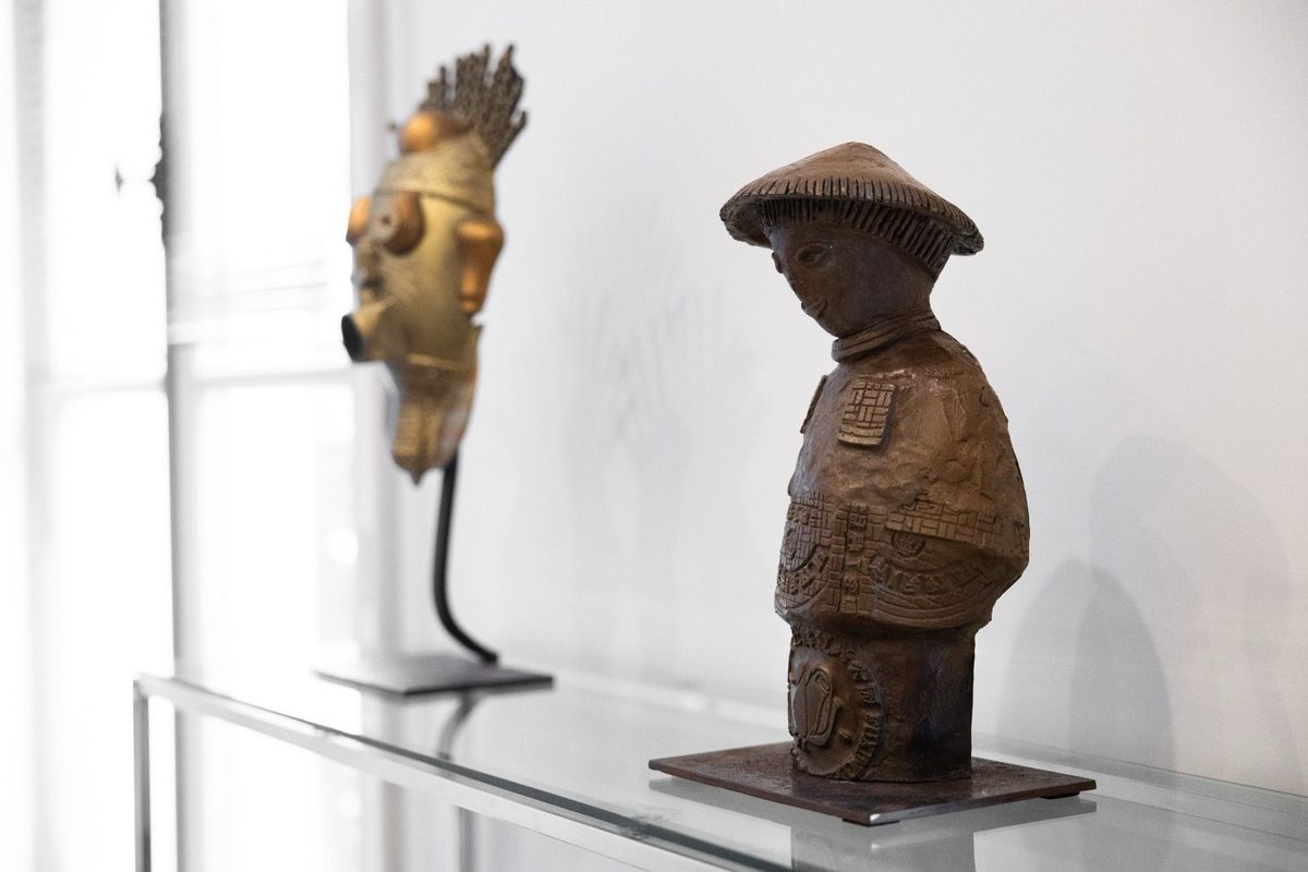 Sculptures de Rachid Khimoune exposées dans les locaux du cabinet